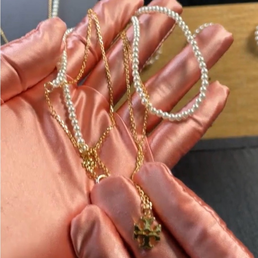 The Tory Burch Kira layered necklace- New - Picture 3 of 4